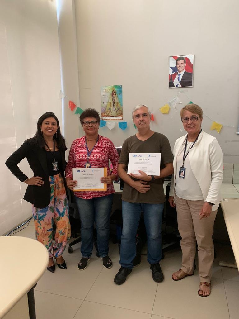 Entrega de certificado após o treinamento do SIGO.