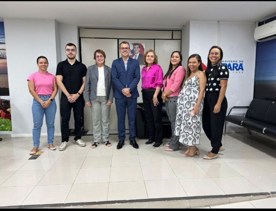 Boas vindas ao novo Ouvidor Geral do Estado, Dr. LUIZ HENRIQUE DE SOUZA REIMÃO que assumiu a OGE dia 13.06.2024. Equipe OGE lhe recepcionando com todo respeito que merece, Brenda e Natan (estagiários), Kaliana, Francy, Tailane, Glauce e Lorena (Asssesoras).